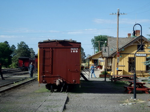 GDMBR: Depot and Cargo Car (aka Box Car).
